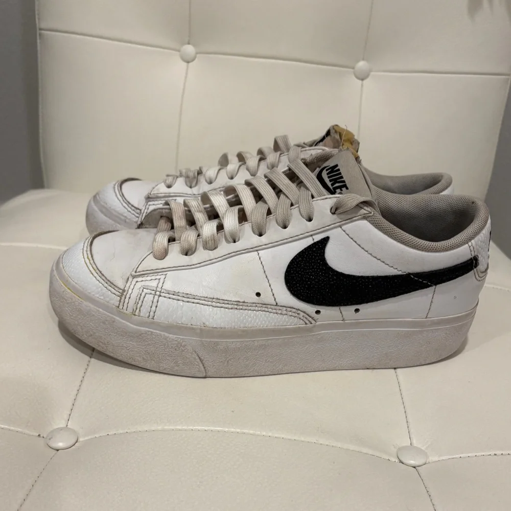 Nike Blazer Low Platform Women 7.5 White Sneakers Black Snakeskin Swoosh